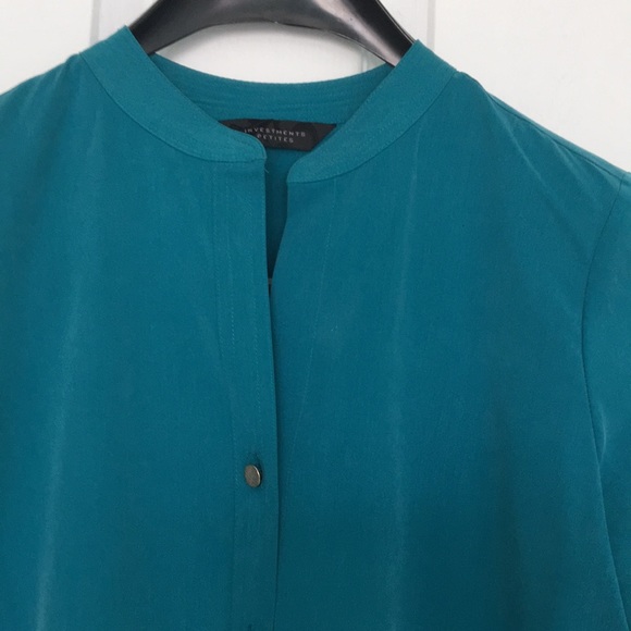 3/$25 Like New Blouse - Picture 3 of 6